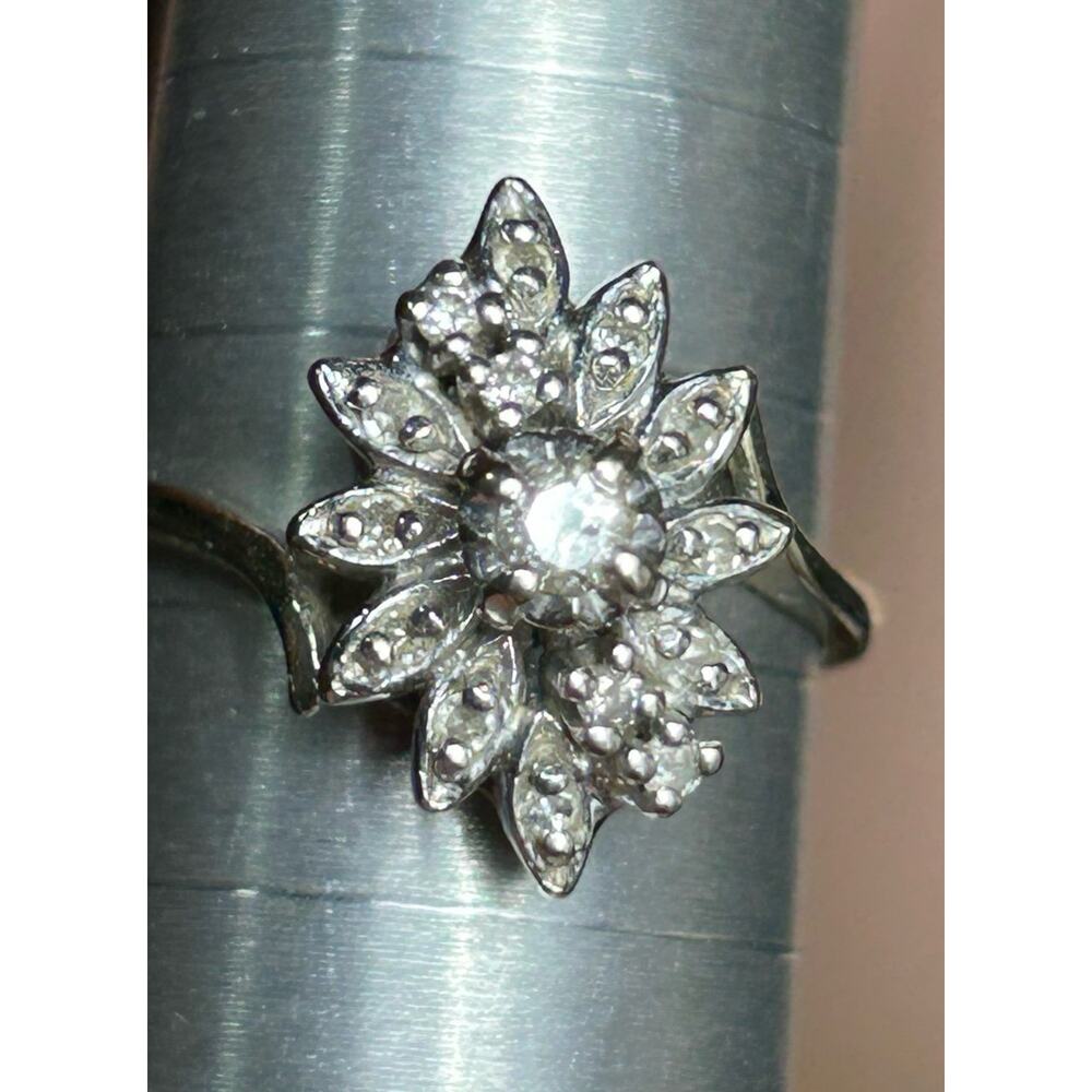 Vtg RDW 14K White Gold 0.25ctw Diamond bypass cluster ring SZ7.4, 4.31g